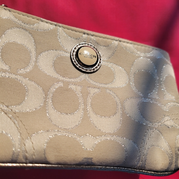 Coach Wristlet ~ Signature C Logo ~ White w/ Silver Thread ~ GUC - Picture 5 of 15